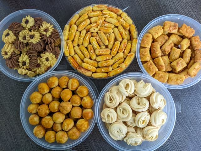 Aneka kue kering